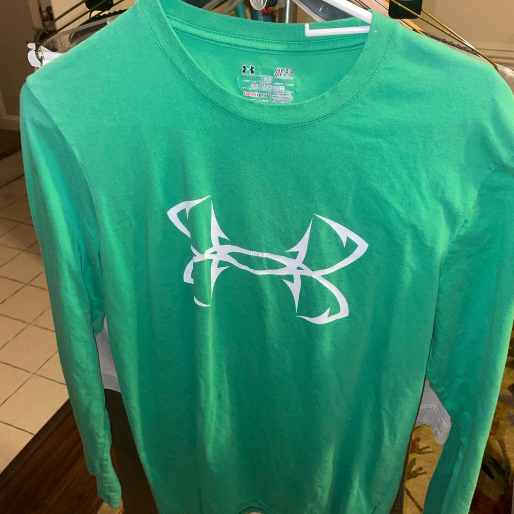 Mens small UA shirt